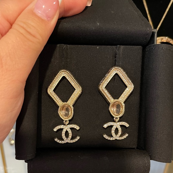 ✨Exquisite Chanel Earrings✨ - Picture 1 of 4